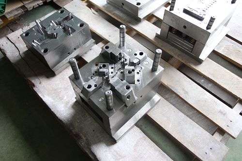 Plastic Injection Mold and Dia Casting Mold Hot Runner