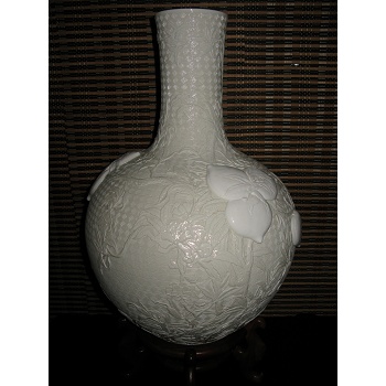 Well-carved and layer-carved Nine-Peach heaven-ball-Vase of Pure white porcelain
