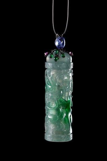 Jade tube decorated with a dragon blowing a ball (The highly translucent icy Jadeite of intense emer