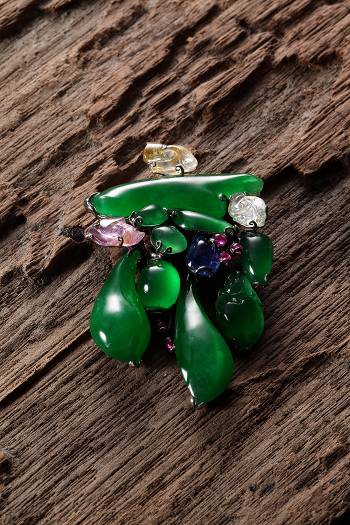 Jadeite art pendant: reborn as spring comes (The highly translucent Jadeite of intense emerald green