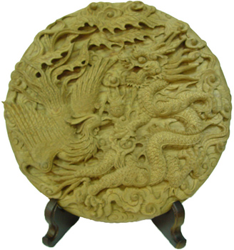 Propitious decoration plate: Dragon and Phoenix Presenting Luck